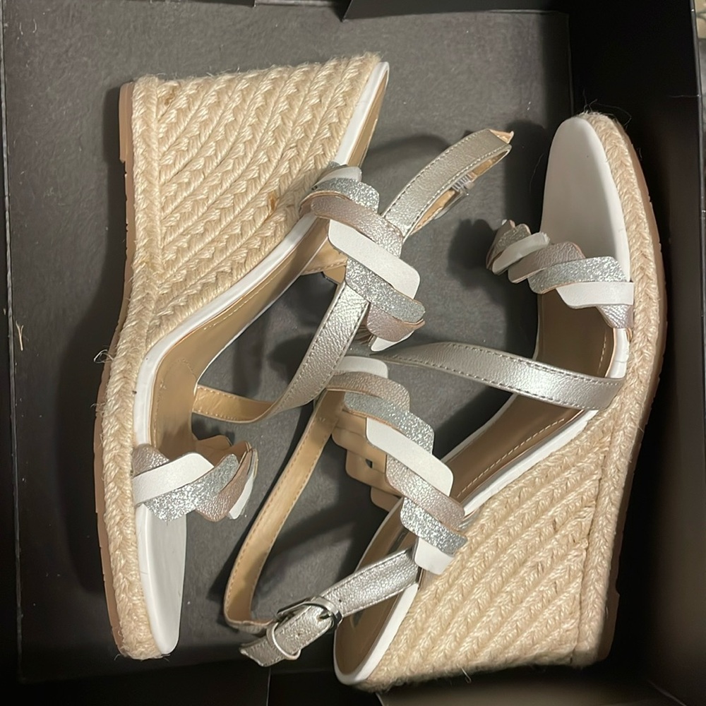 TAHARI WEDGES